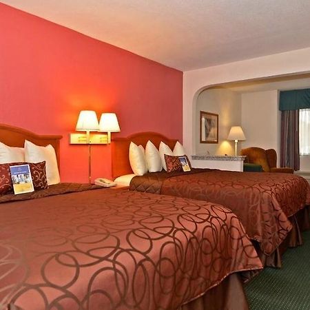 Econo Lodge Inn & Suites Memphis Room photo