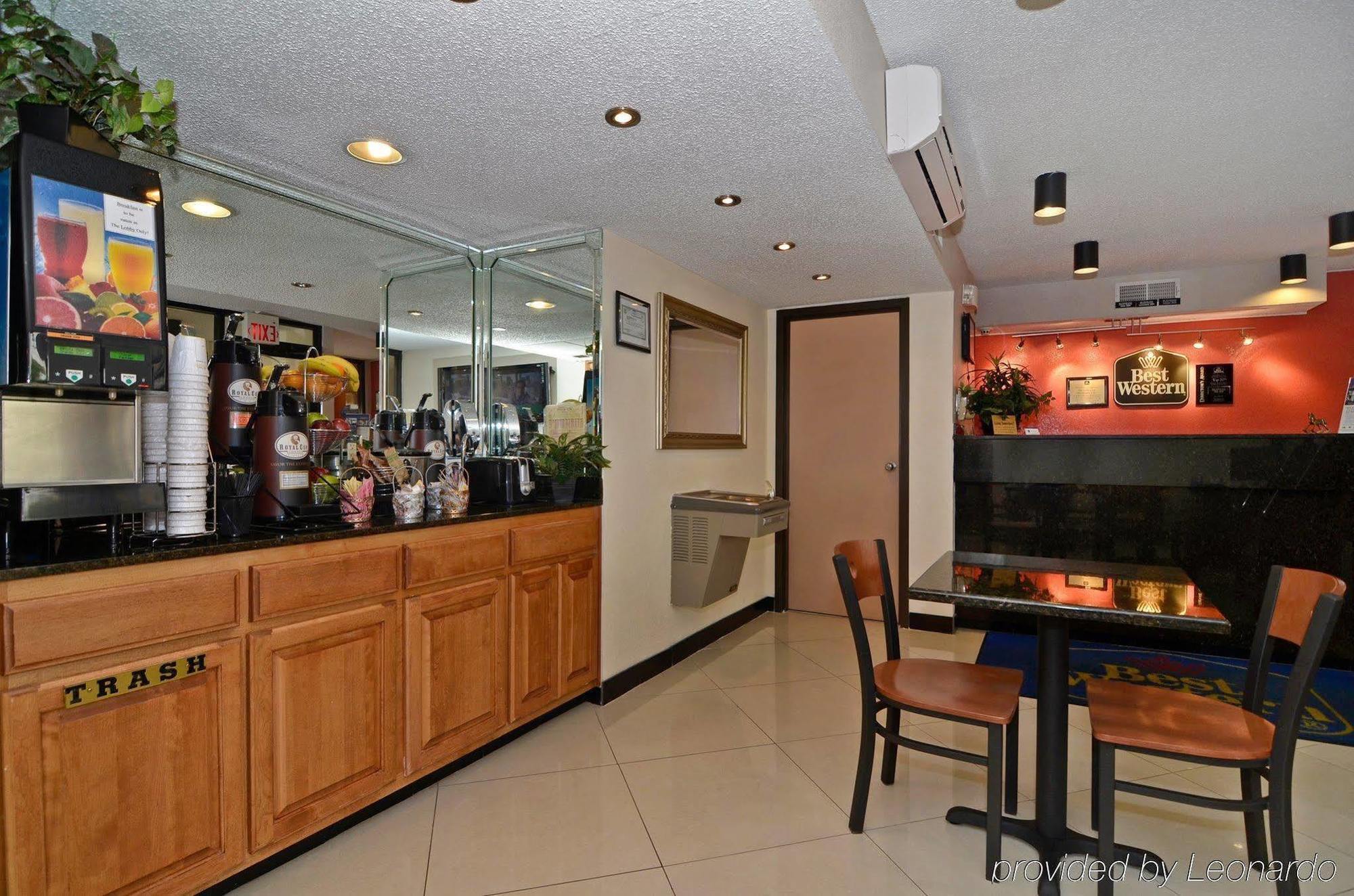 Econo Lodge Inn & Suites Memphis Restaurant photo