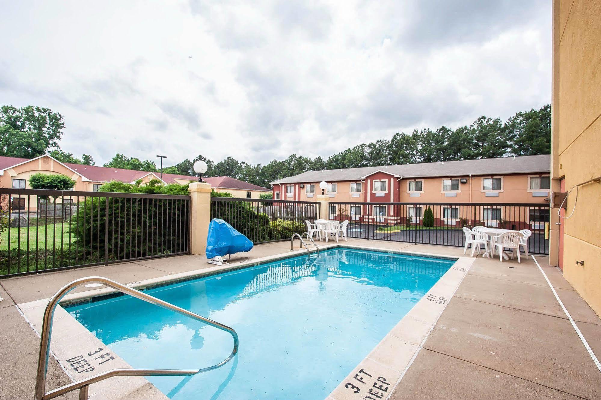 Econo Lodge Inn & Suites Memphis Exterior photo