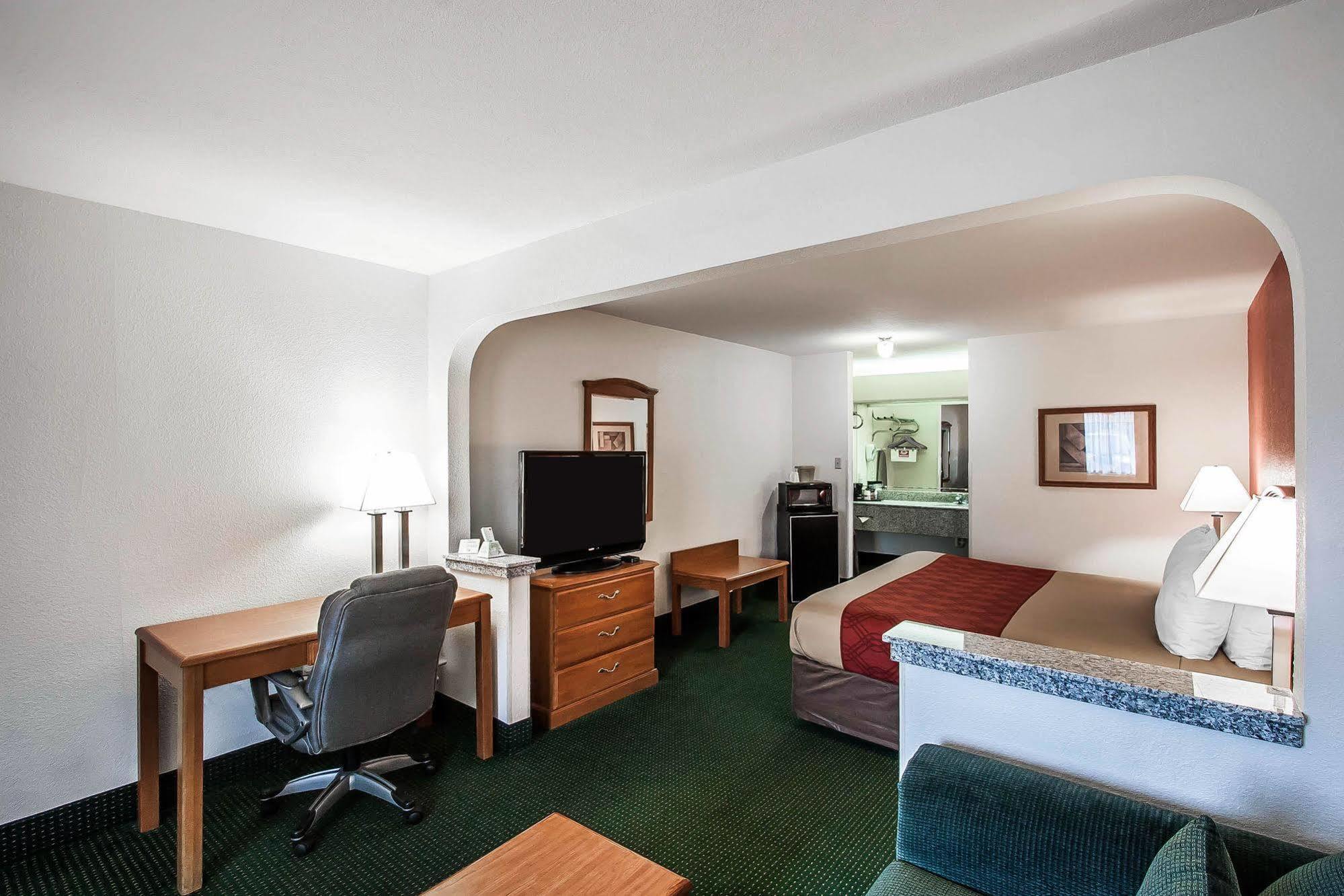 Econo Lodge Inn & Suites Memphis Exterior photo