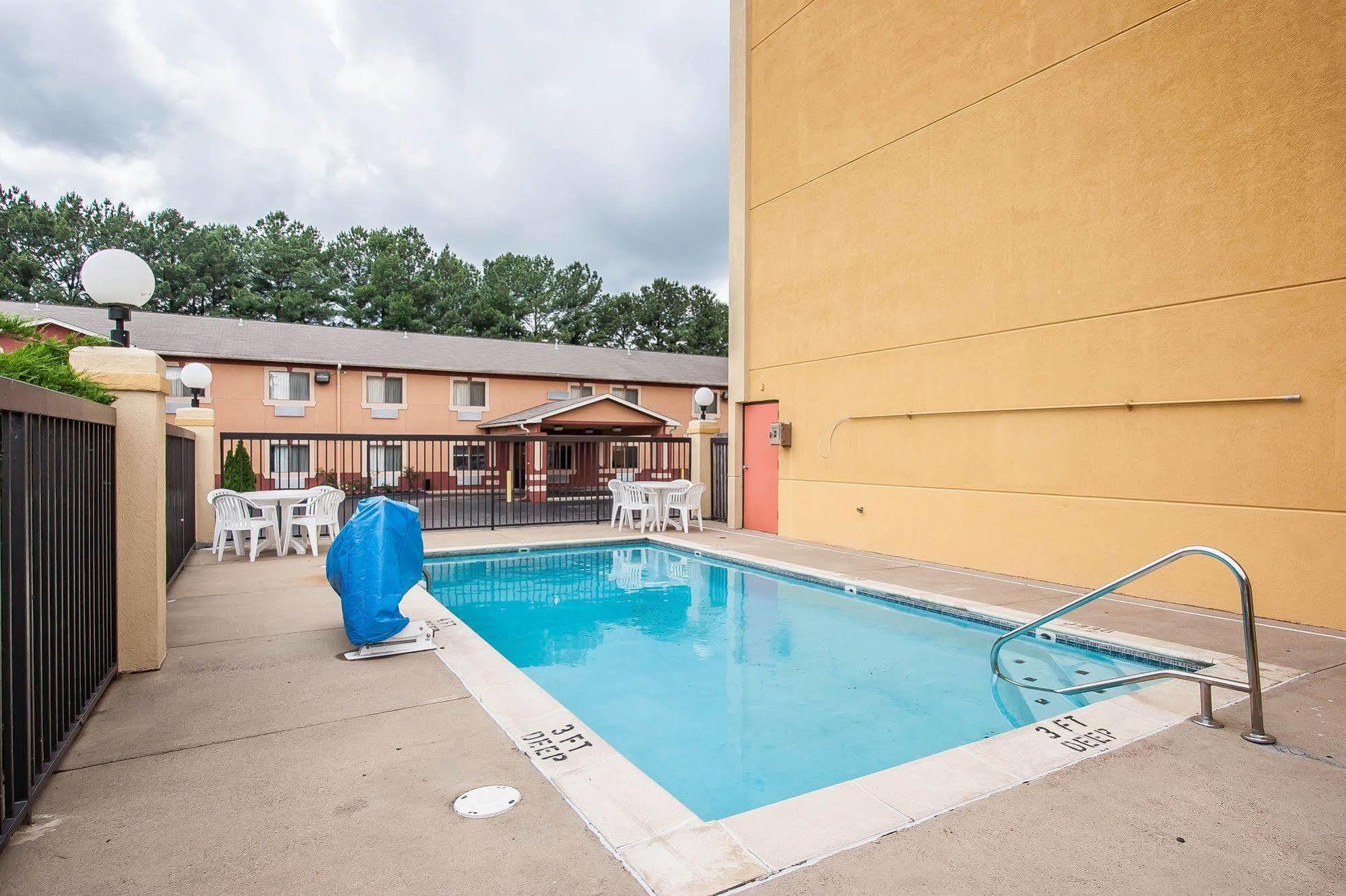 Econo Lodge Inn & Suites Memphis Exterior photo